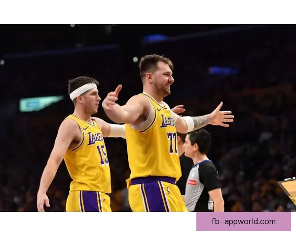 东契奇腿筋伤病原因揭秘湖人将帅回应詹姆斯强调健康至关重要